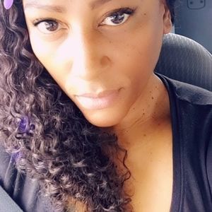 Meet your Posher, Denise